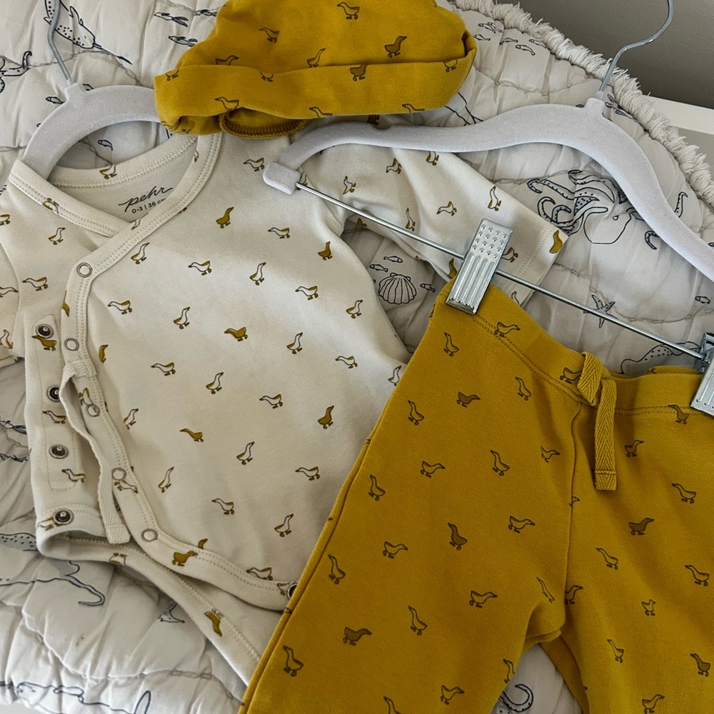 Pehr hatchlings yellow three piece set